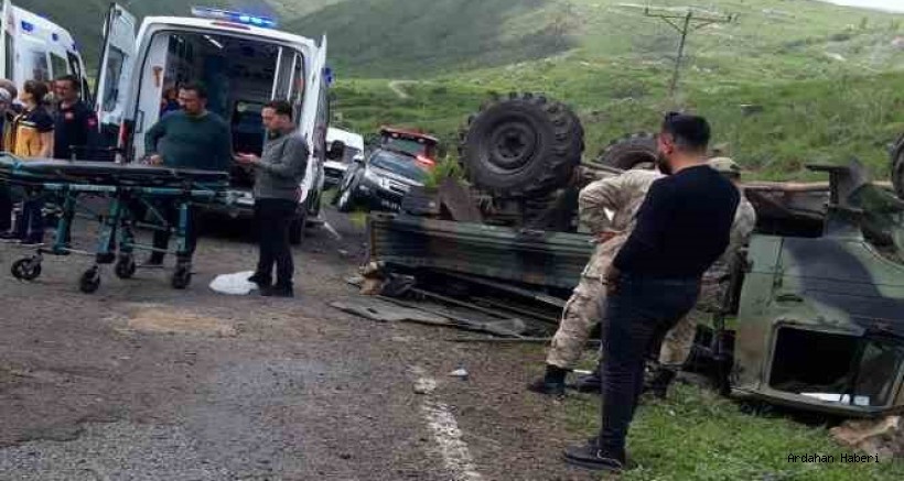 Çıldır Kurtkale Köyünde askeri araç kaza yaptı 4 asker yaralandı 