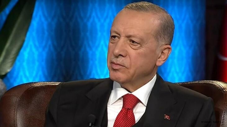 Cumhurbaşkanı Erdoğan masasındaki son anket sonucunu açıkladı!