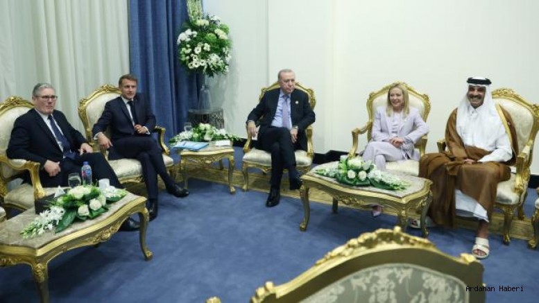 Cumhurbaşkanı Erdoğan Mısır'da, katılımcı ülkelerin liderleriyle istişareler gerçekleştiriyor