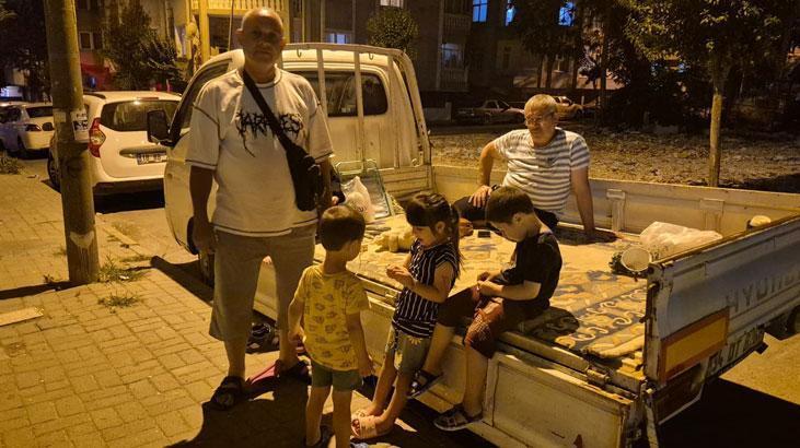 Deprem korkusu sokağa attı: Avcılar'da kamyonet kasasında deprem nöbeti