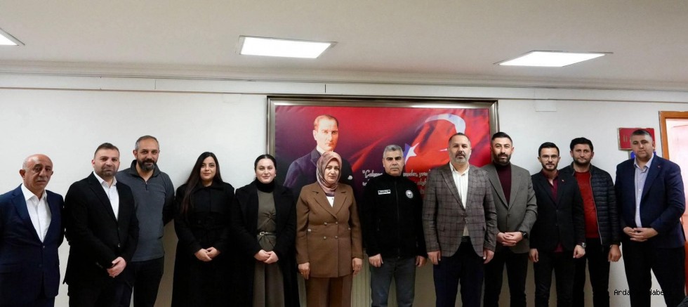 Dijitalin Şeffaflığı, Sokağın Samimiyeti: Hakan Aydın Ardahan da Siyasetin Kimyasını mı Değiştiriyor?