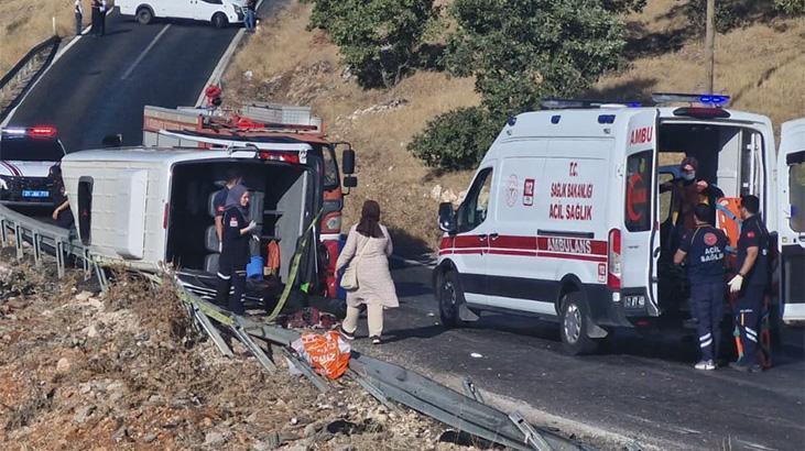 Diyarbakır'da minibüsün devrildiği kazada 1 kişi öldü, 3'ü ağır 16 yaralandı