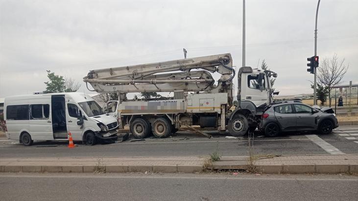 Diyarbakır'da zincirleme kaza! 11 kişi yaralandı