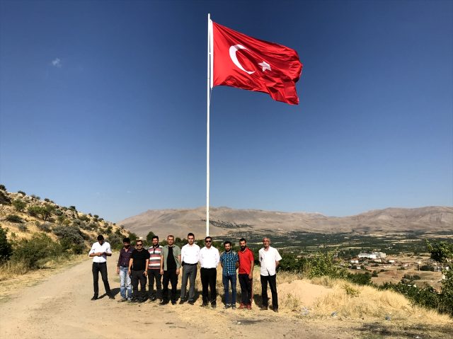 Doğanşehir'de Yıldız Tepesi'ne Türk bayrağı dikildi