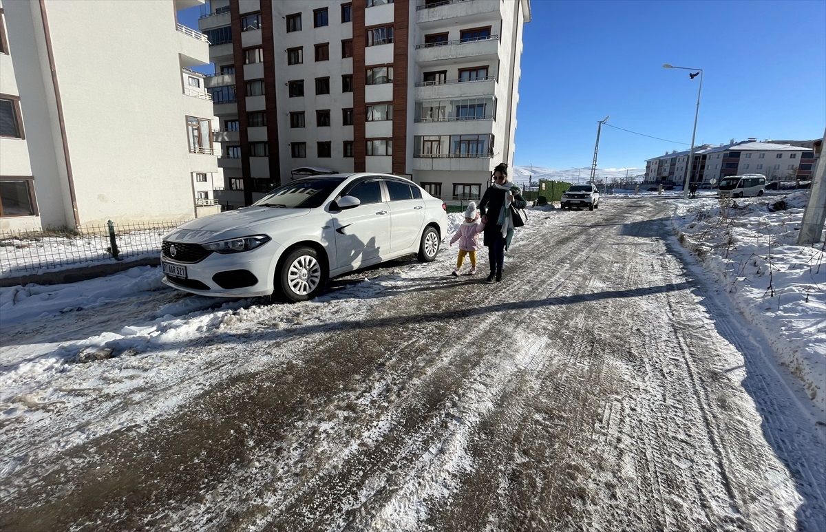 Doğu Anadolu'da Kar Yağışı ve Soğuk Hava Etkili Oluyor