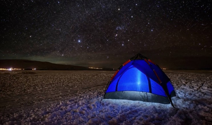 Donan Çıldır Gölü Üzerinde Buz Kampı Keyfi
