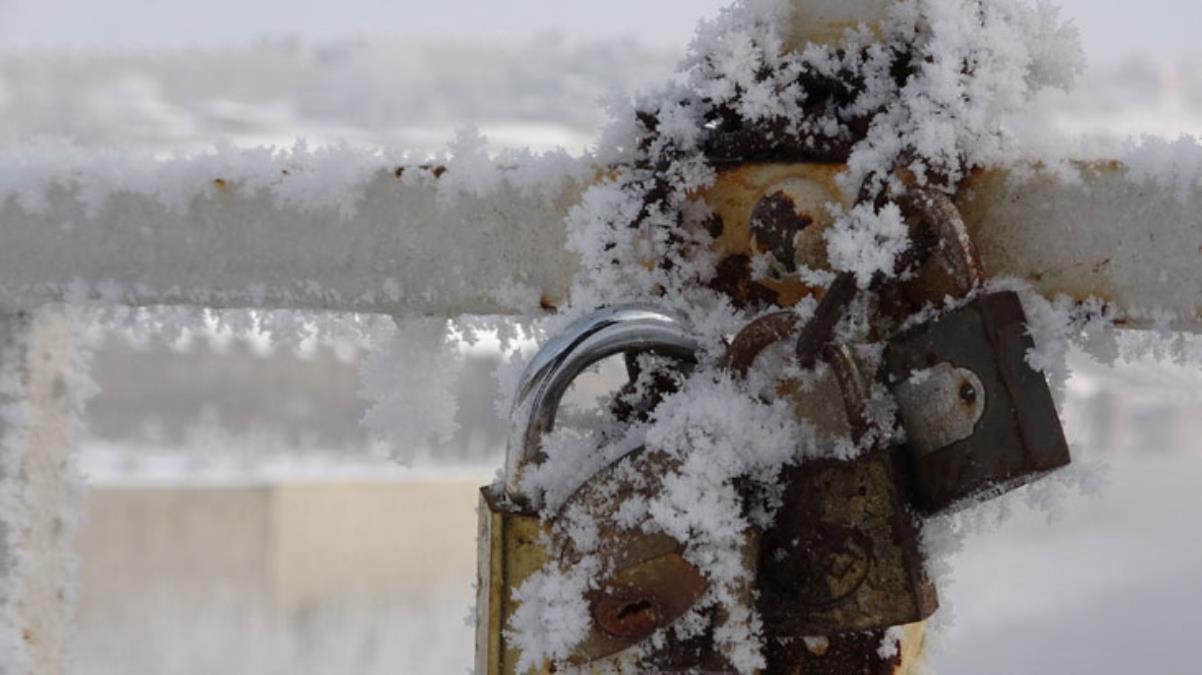 Dün gecenin en düşük sıcaklığı! Ardahan'da kilitler bile dondu, termometre eksi 25'i gördü
