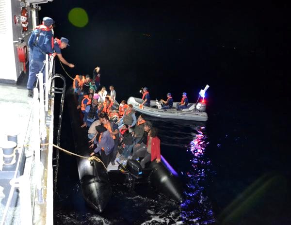 Edirne'de lastik botlarda 68 kaçak göçmen yakalandı