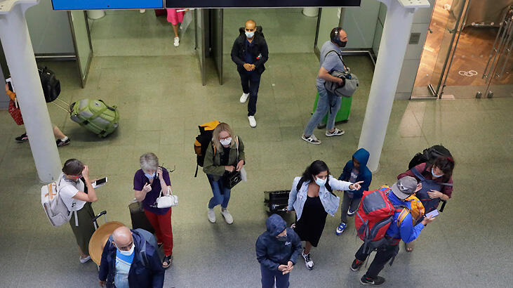 Elektrik arızası binlerce yolcuyu yüksek hızlı trende sabahlattı