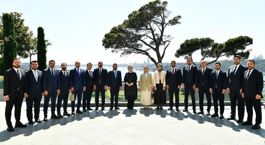 Emine Erdoğan TÜGVA Yönetim Kurulu ile bir araya geldi