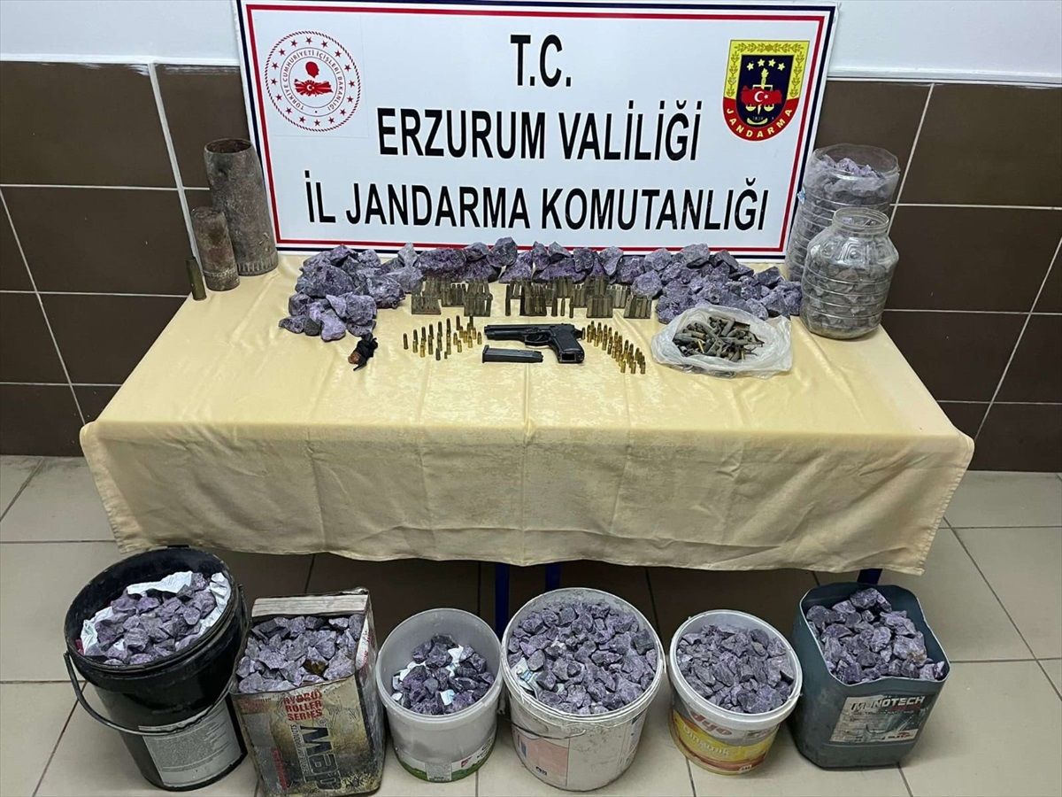 Erzurum'da 13,6 Ton Krom Madeni ve Değerli Taş Operasyonu