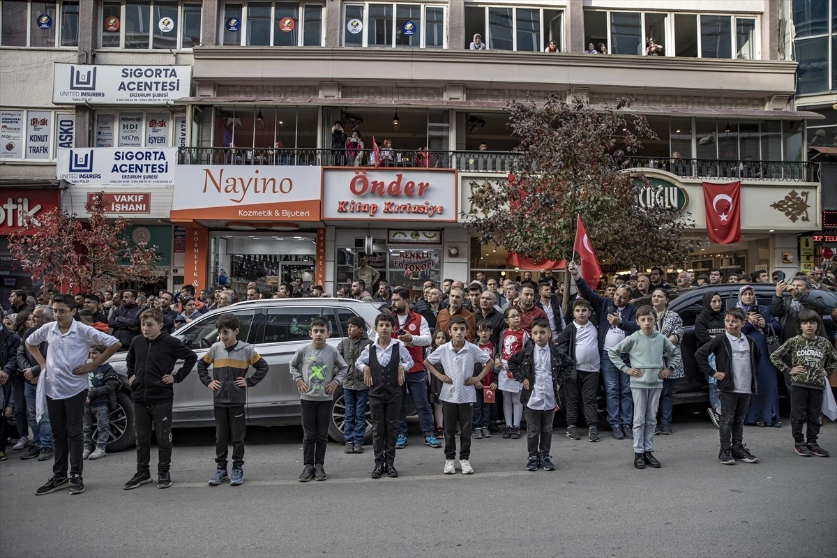 Erzurum'da 500 kişi baş bar gösterisi yaptı