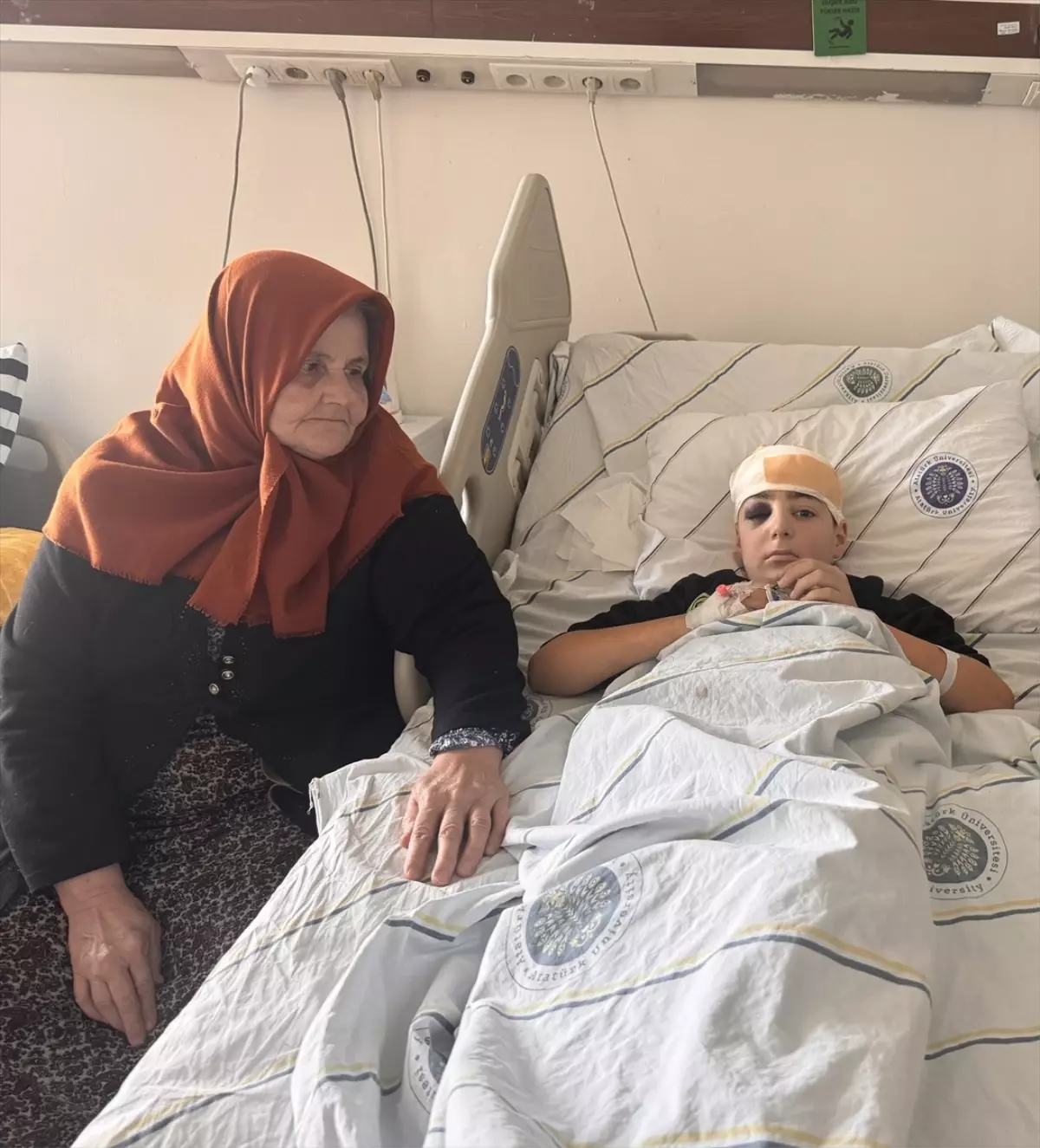 Erzurum'da Çatıdan Düşen Buz Parçaları 12 Yaşındaki Çocuğu Yaraladı