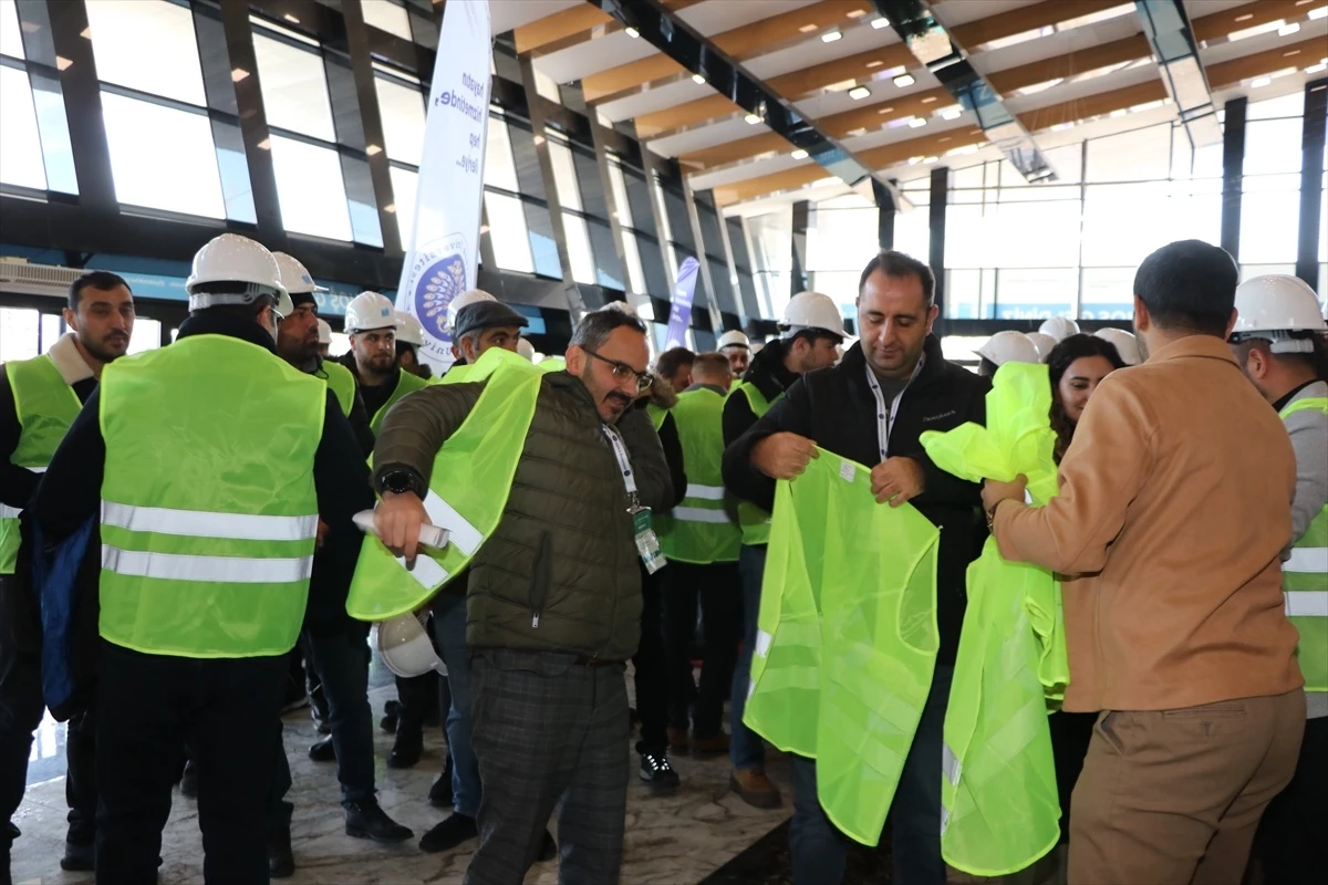 Erzurum'da İnşaat Mühendisleri Kaçak Yapı ve Deprem Hakkında Bilgilendirme Yaptı
