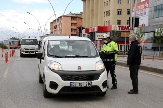 Erzurum'da kısıtlamaya uymayan 23 kişiye 16 bin 639 lira ceza
