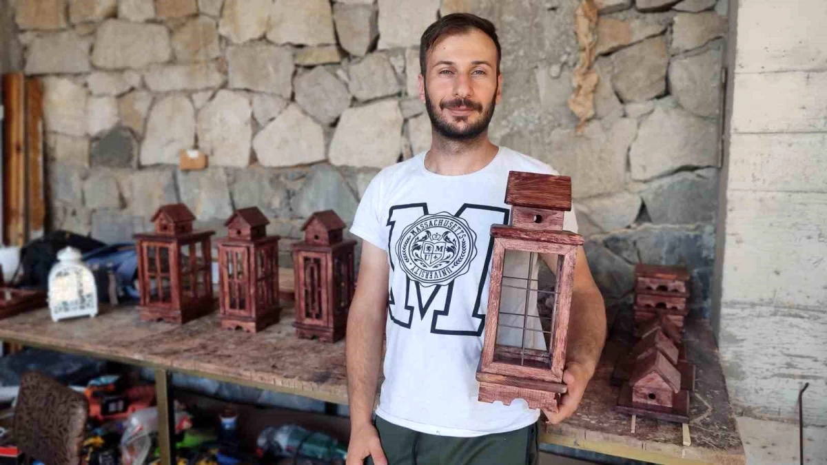Erzurum'da Maket Sanatçısı Lokman Kalaycı'nın Ahşap Fener Mumluklarına Yoğun İlgi