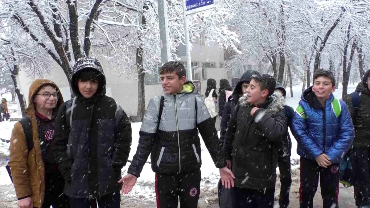Erzurum'da Olumsuz Hava Şartları Nedeniyle Eğitime 1 Gün Ara Verildi