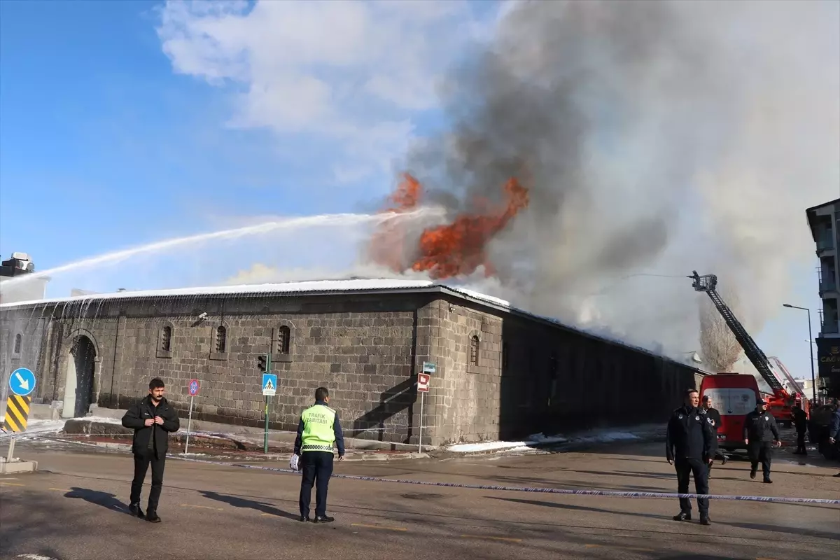 Erzurum'daki 160 Yıllık Taş Ambarlar'da Yangın Kontrol Altına Alındı