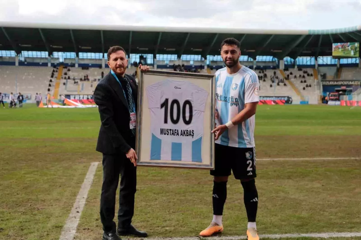 Erzurumspor'dan Kaptan Mustafa Akbaş'a 100. Maç Kutlaması