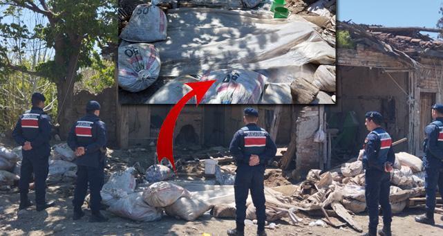Eski evin bahçesini kazınca ortaya çıktı! Jandarma başında nöbette