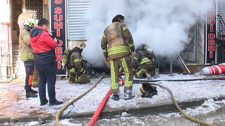 Fatih'te korkutan yangın!  Bir anda dumanlar yükseldi