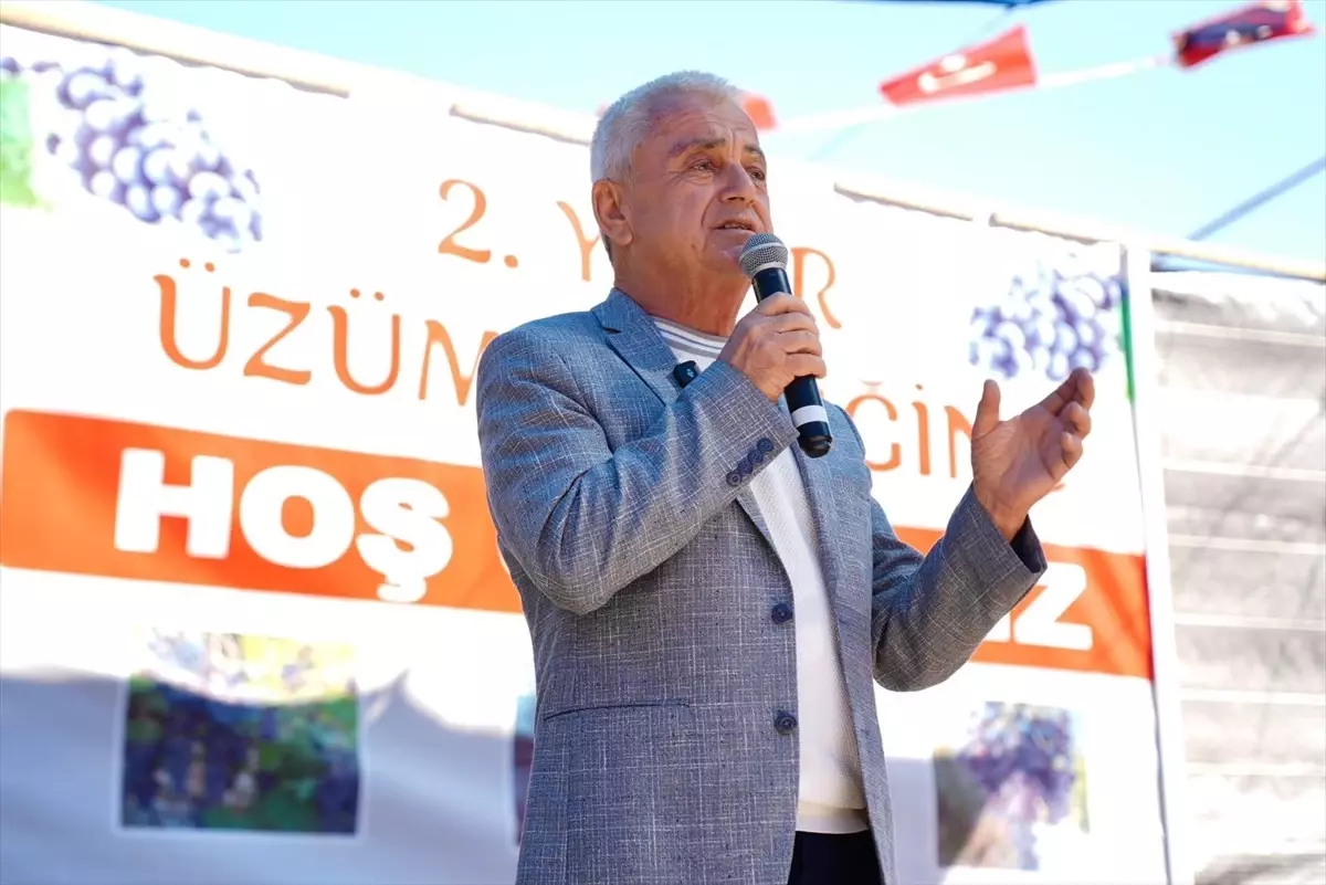 Finike’de Yazır Üzüm Şenliği Renkli Görüntülere Sahne Oldu