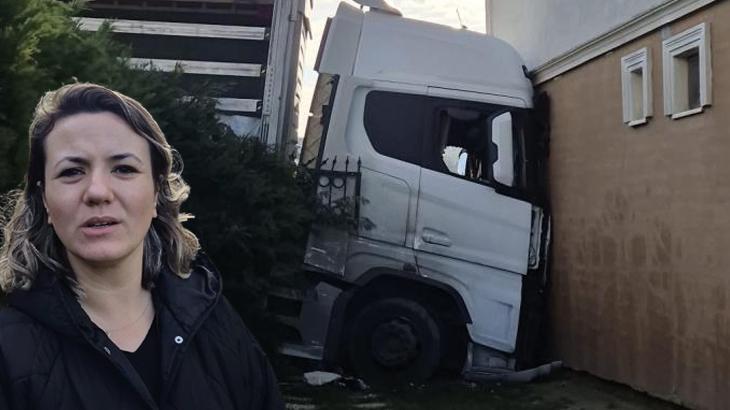 Freni boşalan TIR binaya çarptı; az kalsın faciayla bitiyordu
