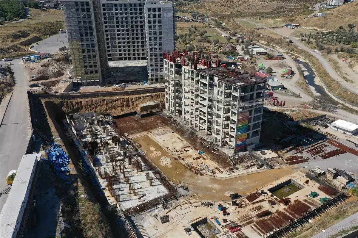 Gaziemir’de Kentsel Dönüşüm Mağdurları Belediyeden Garantörlük Talep Ediyor