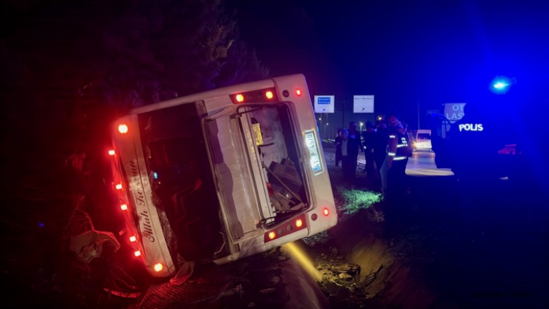 Gebze’de işçi servisi devrildi: 8 yaralı