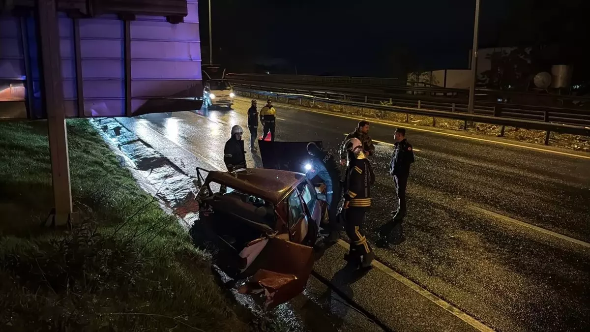 Gebze’de D-100’de feci kaza: 2 yaralı