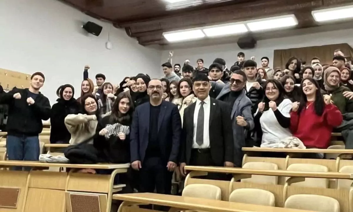 Gençlerin Sporla Buluşması: Gürkan Sönmez Atatürk Üniversitesi'nde Öğrencilerle Buluştu
