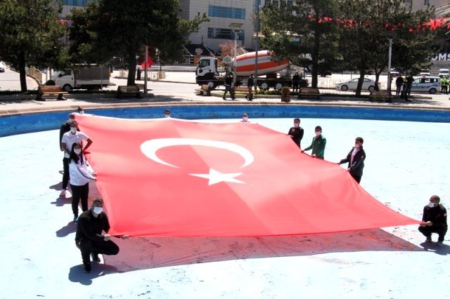 Gençliğin bayramına sade kutlama