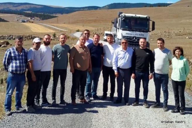 Göle Kalecik-Yeniköy Köy Yolunda Asfalt Çalışmaları Devam Ediyor