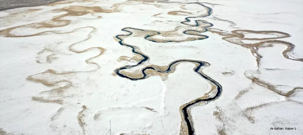 Göle Ovası Beyaza Büründü: Kar Altındaki Menderesler Havadan Görüntülendi