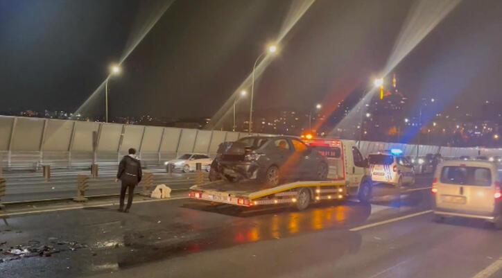 Haliç Köprüsü'nde zincirleme kaza! 4 kişi yaralandı