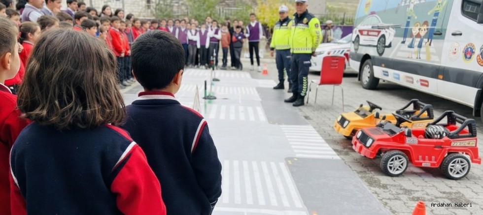 Hanak’ta Öğrencilere Kapsamlı Trafik Güvenliği Eğitimi