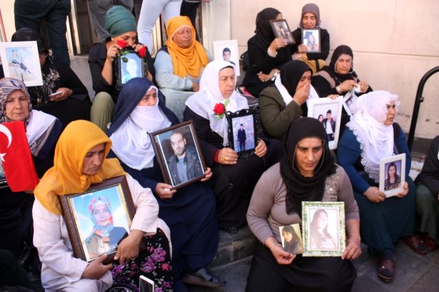 HDP önünde eylem yapan aile sayısı 43'e yükseldi