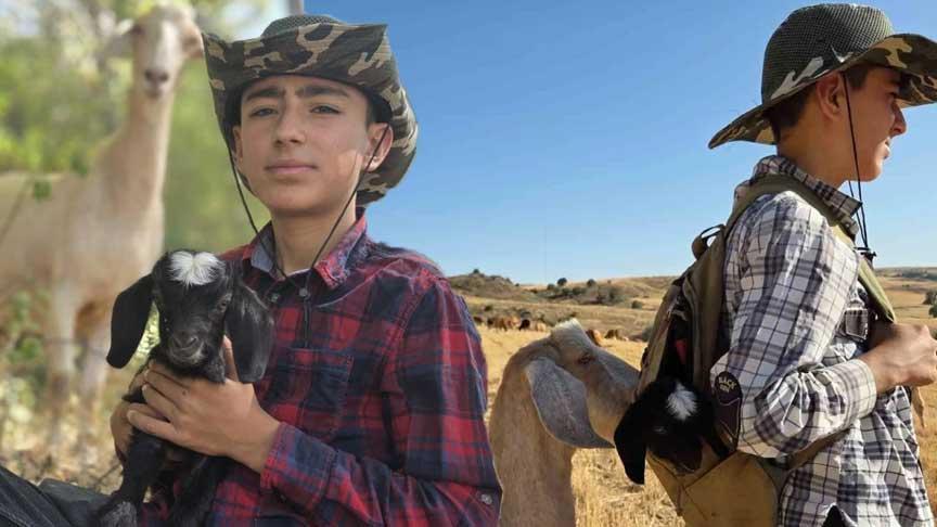 Herkes onu sırt çantasında taşıdığı oğlakla tanıdı! O çobandan yürek ısıtan davet