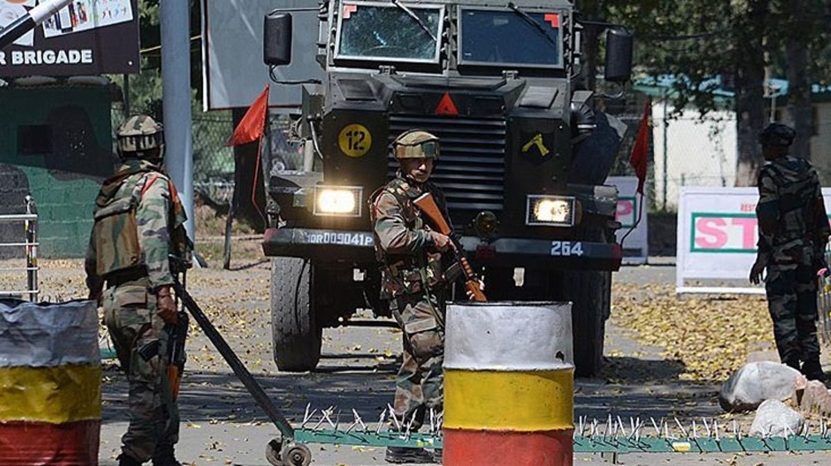 Hindistan ve Pakistan askerleri Cammu Keşmir sınırında çatıştı