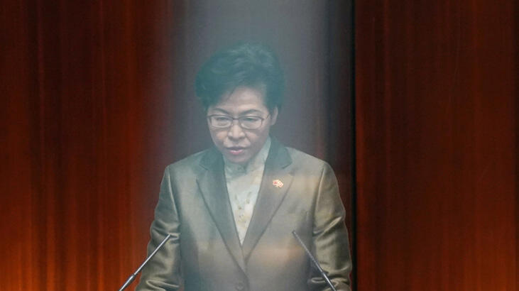 Hong Kong lideri Lam, şehri karıştıran yasayı savundu