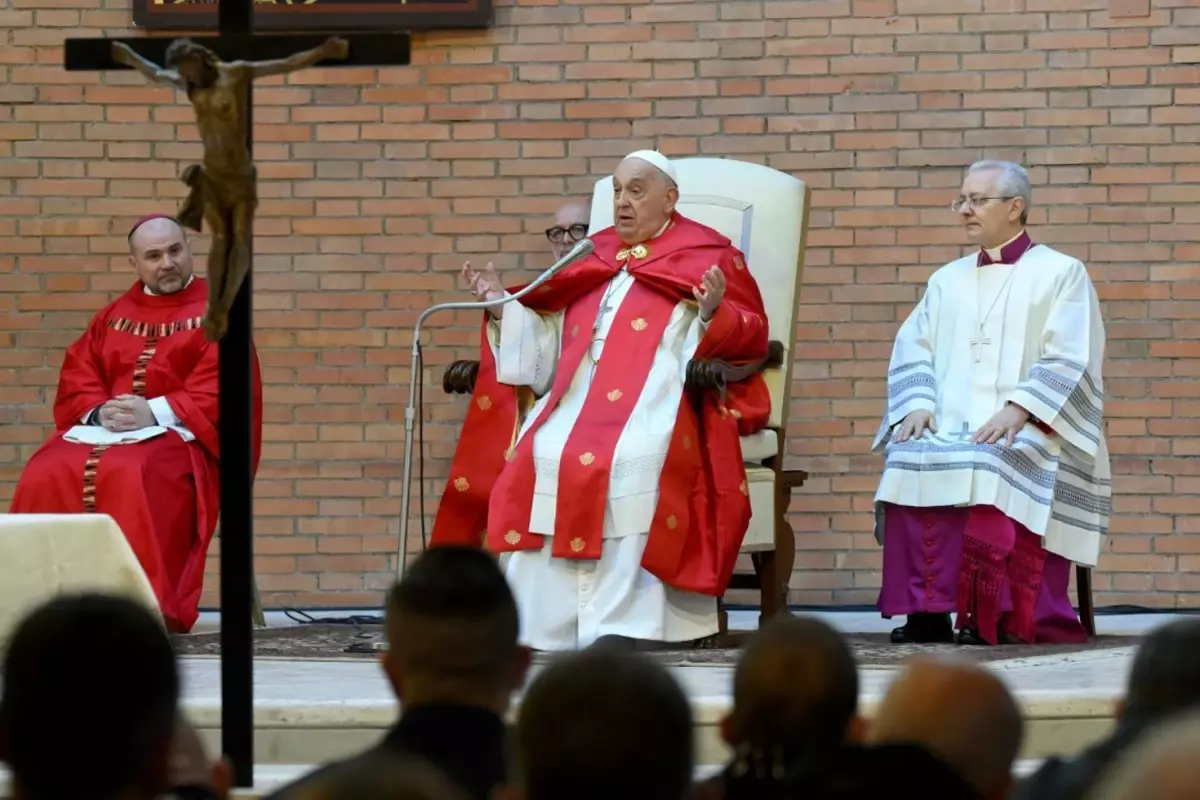 İki kez ölümden dönen Papa eskisi gibi olmasa da yönetime dönecek