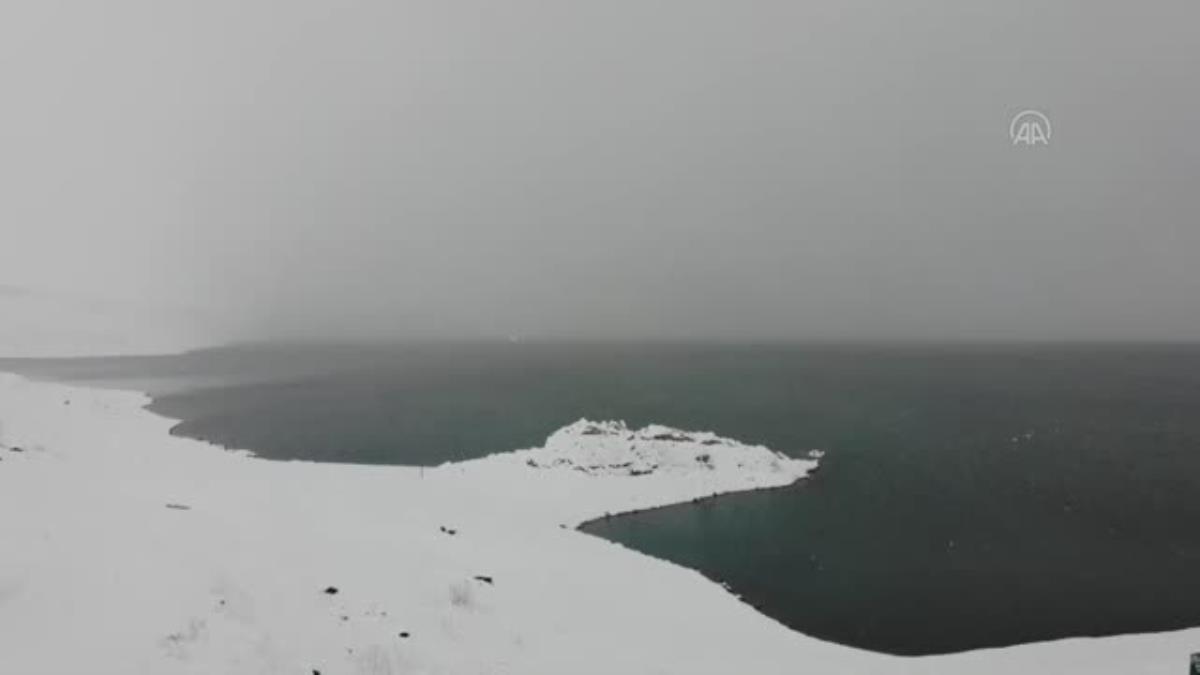 İlkbaharda yağan kar, kara kışı aratmadı 