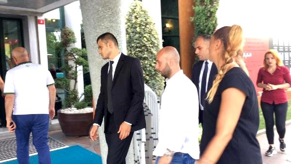 İmamoğlu, işten çıkarılan işçilerin temsilcileriyle görüştü