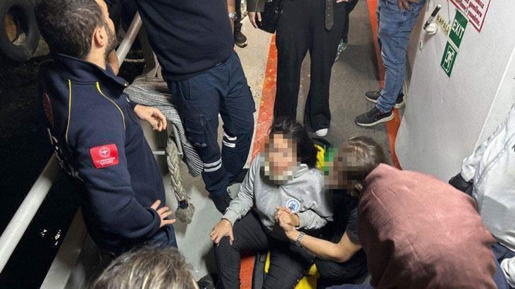 İstanbul Boğazı'nda kaza! Yolcu motoru ile gemi çarpıştı, yaralılar var