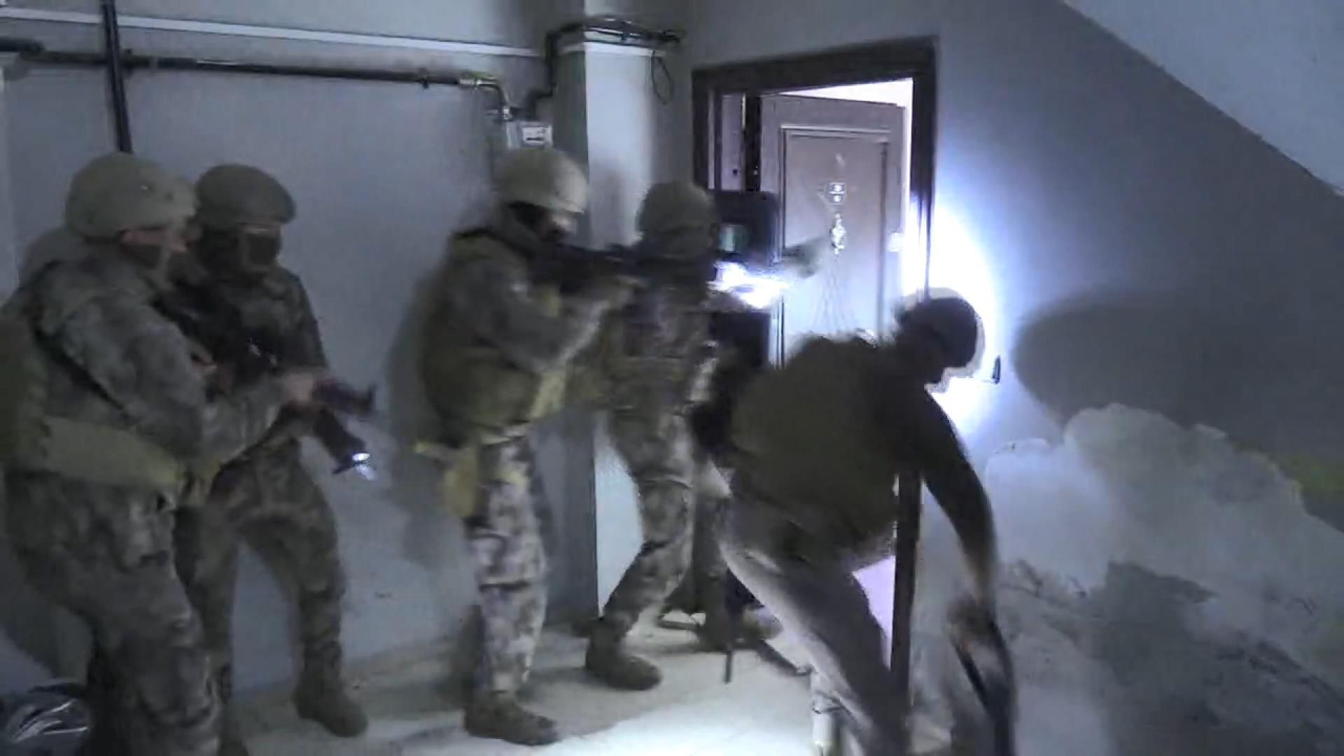 İstanbul merkezli göçmen kaçakçılığı operasyonu: 8 ilde eş zamanlı baskın, 51 gözaltı