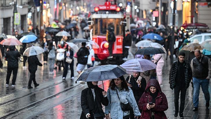 İstanbul'a gök gürültülü sağanak geliyor! Hava durumu için yeni uyarı geldi