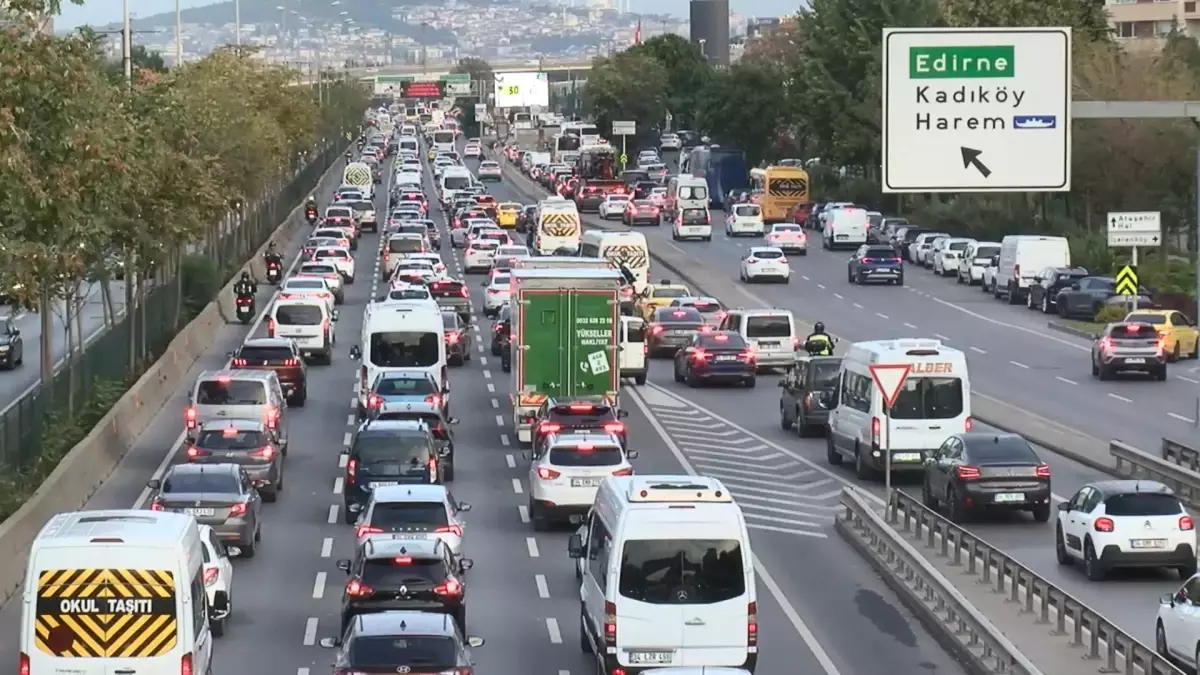 İstanbul’da haftanın ilk iş gününde yoğun trafik