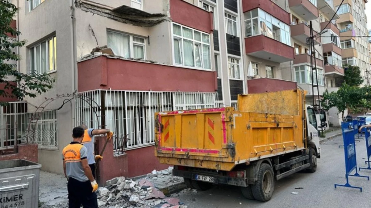 İstanbul'da korku dolu anlar: 4 katlı binanın balkonu çöktü