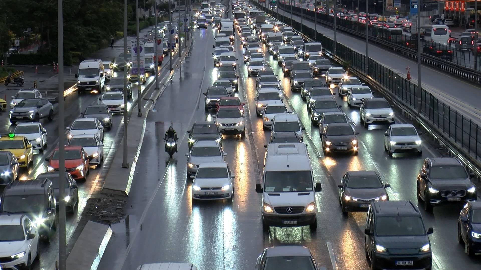 İstanbul’da sabah trafiği kilitlendi: Yoğunluk yüzde 90’a ulaştı