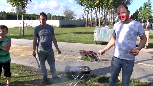 İSTANBULLULAR BAYRAMIN İLK GÜNÜ SAHİLLERE AKTI